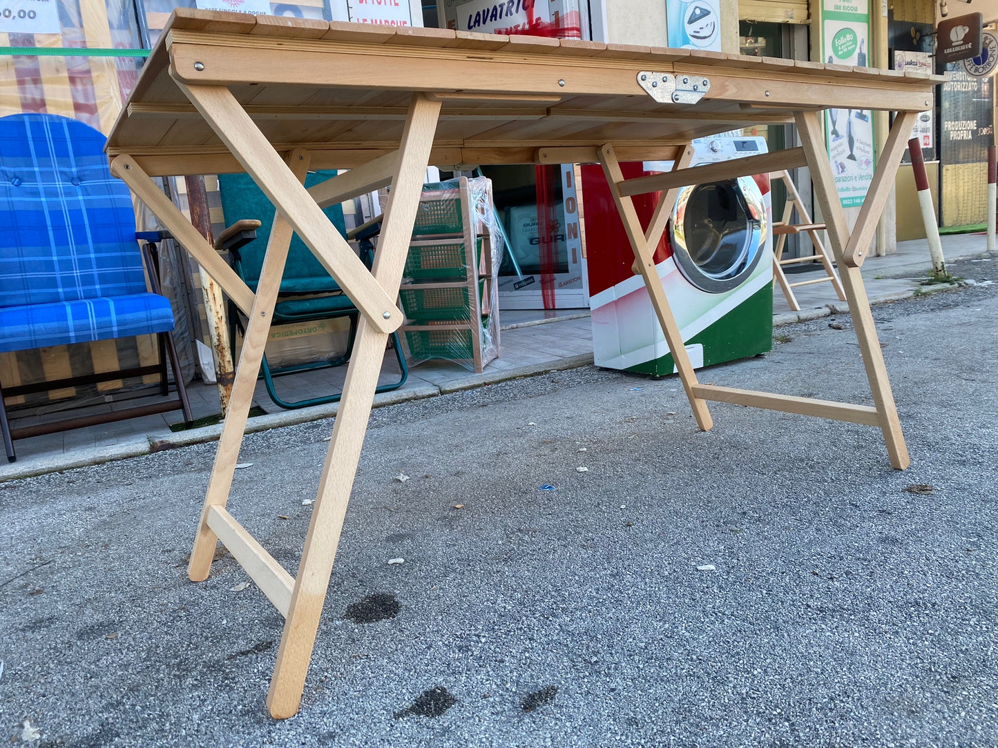 TAVOLO IN LEGNO A PORTAFOGLIO